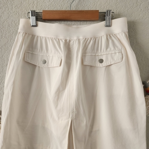 Athleta Vienna Cargo Skort In Magnolia White Buit In Shorts Run Training Active - Picture 11 of 13